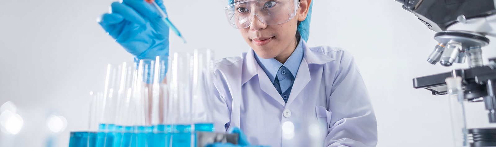   浙江化工可提供醫(yī)藥化工品路線研發(fā)、工藝路線優(yōu)化等專業(yè)技術(shù)支持服務(wù)，主要致力于技術(shù)壁壘高、難度大、附加值高的有機中間體和醫(yī)藥原料藥的工藝開發(fā)、優(yōu)化及雜質(zhì)定性等研究。浙江化工具有一支經(jīng)驗豐富的專家隊伍，致力于解決合成工藝方面的難題，為您提供技術(shù)支持。
<br>
我們長期致力于為各大藥企、科研機構(gòu)提供有機化學定制合成服務(wù)。主要針對醫(yī)藥、化工等領(lǐng)域的有機合成產(chǎn)品，為這些機構(gòu)提供新分子化學合成服務(wù)，解決這些研究機構(gòu)在開發(fā)新單體、新分子、新材料時所面臨的有機合成難題，加快研發(fā)進度，節(jié)約研究經(jīng)費，減少在化合物合成方面研究時間。